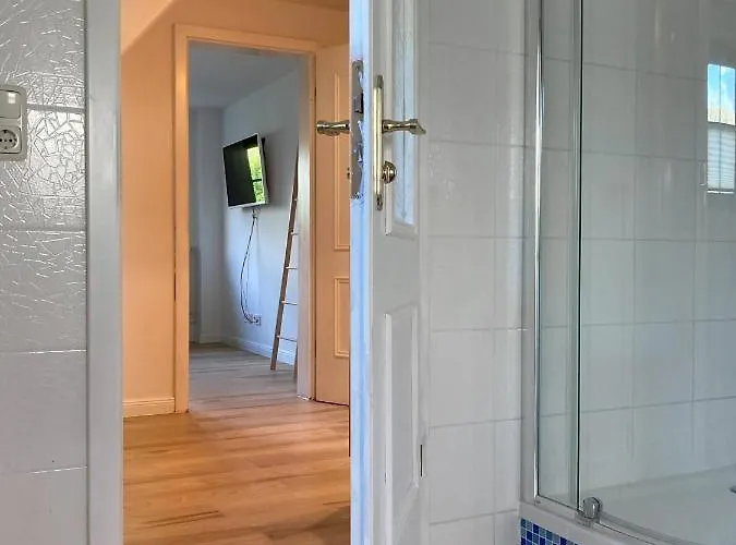 In - Nahe Salzhaff & Ostsee - Mit Gartenterrasse דירה רריק